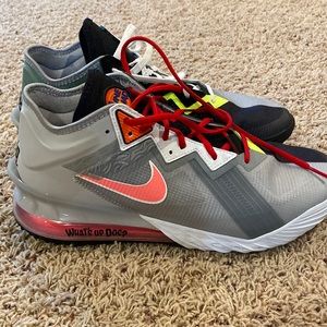 Nike LeBron 18 Low Bugs Vs Marvin Space Jam size 11.5. Basketball shoe